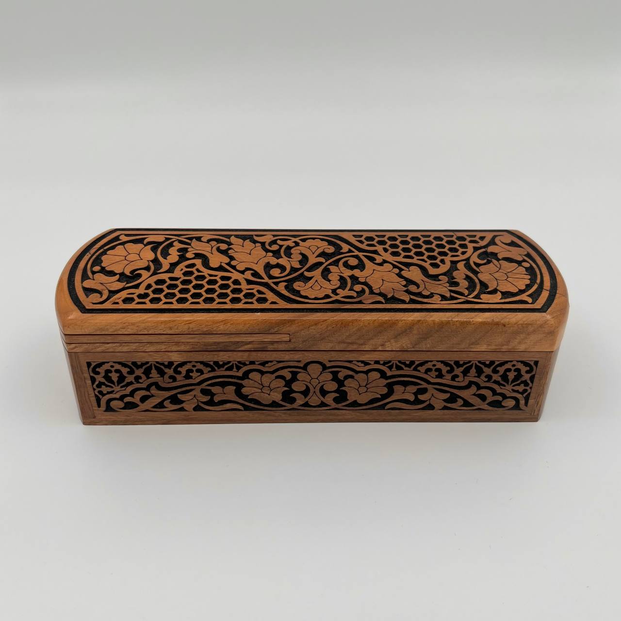 Coffret en bois à motif floral