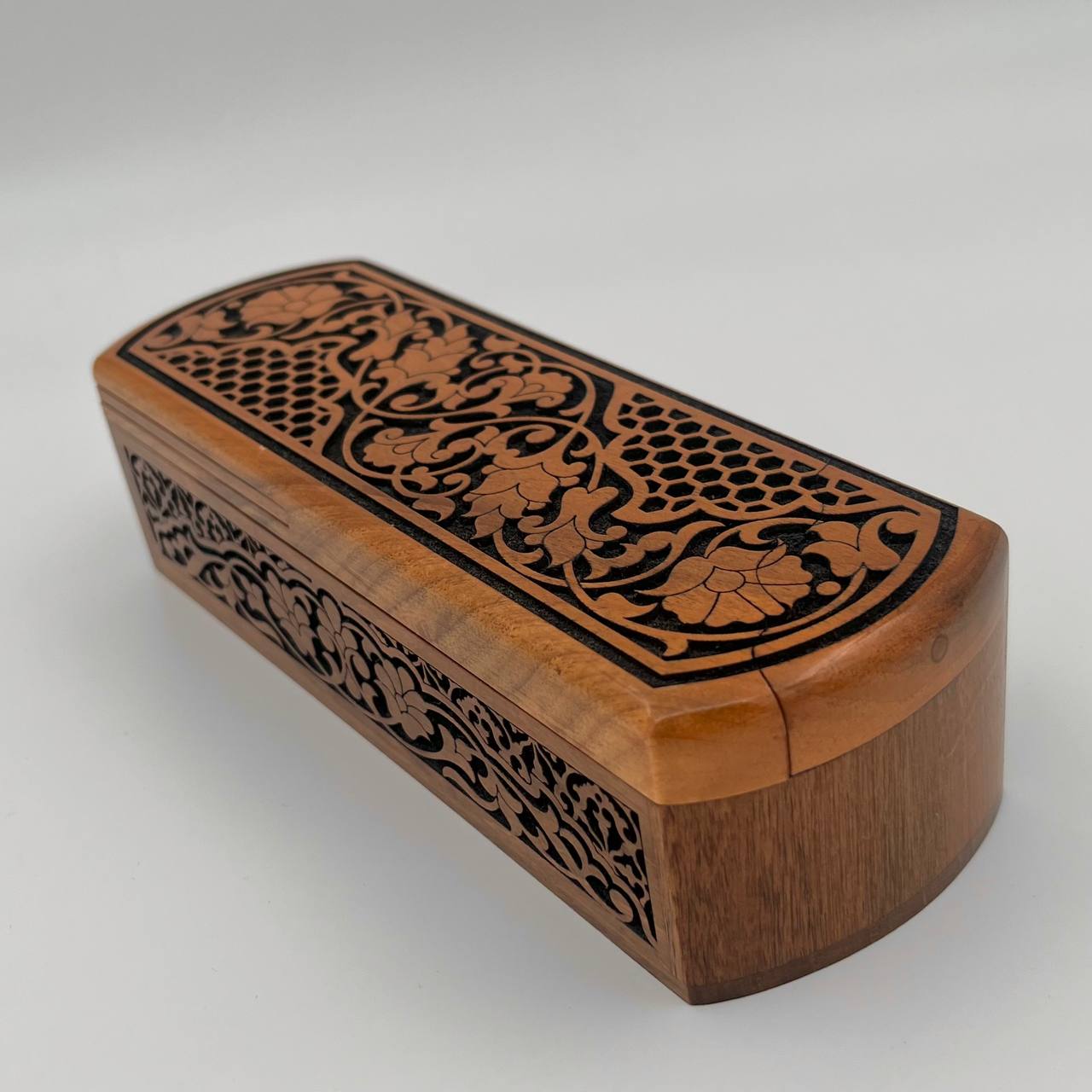 Coffret en bois à motif floral