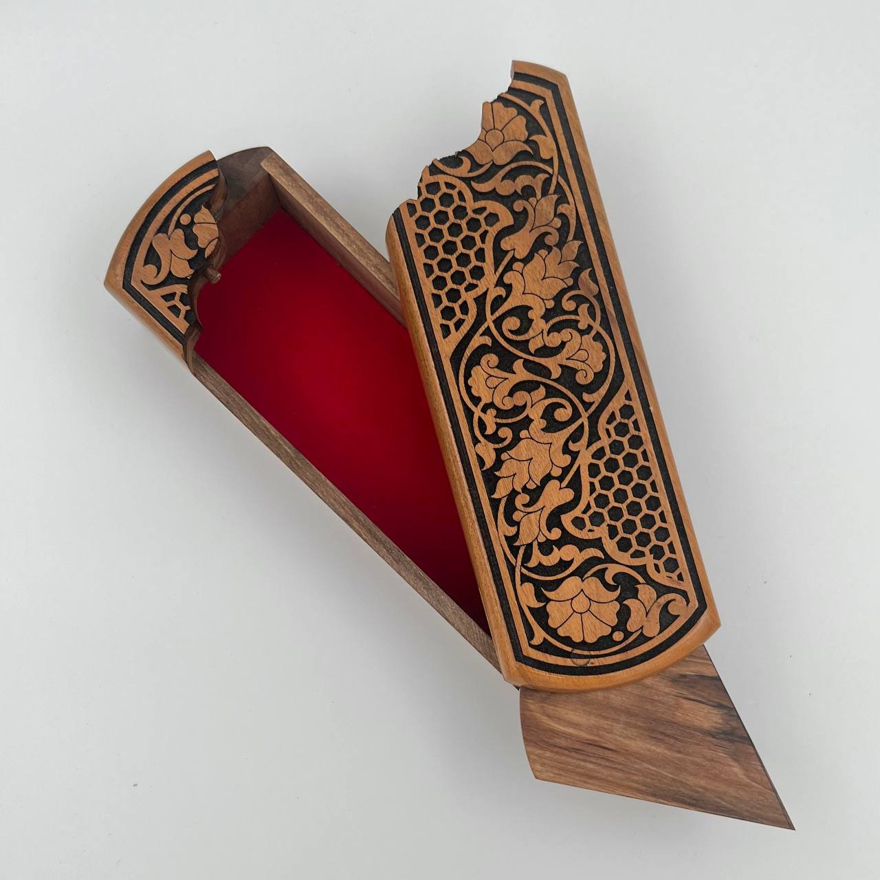 Coffret en bois à motif floral