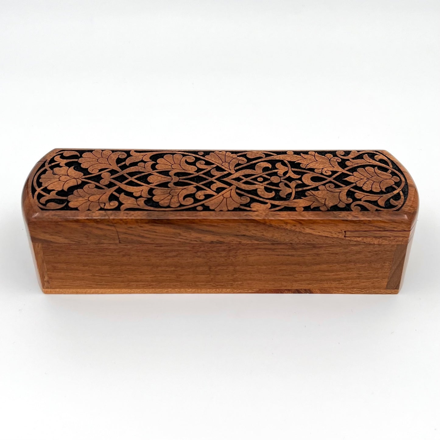 Coffret en bois à motif floral
