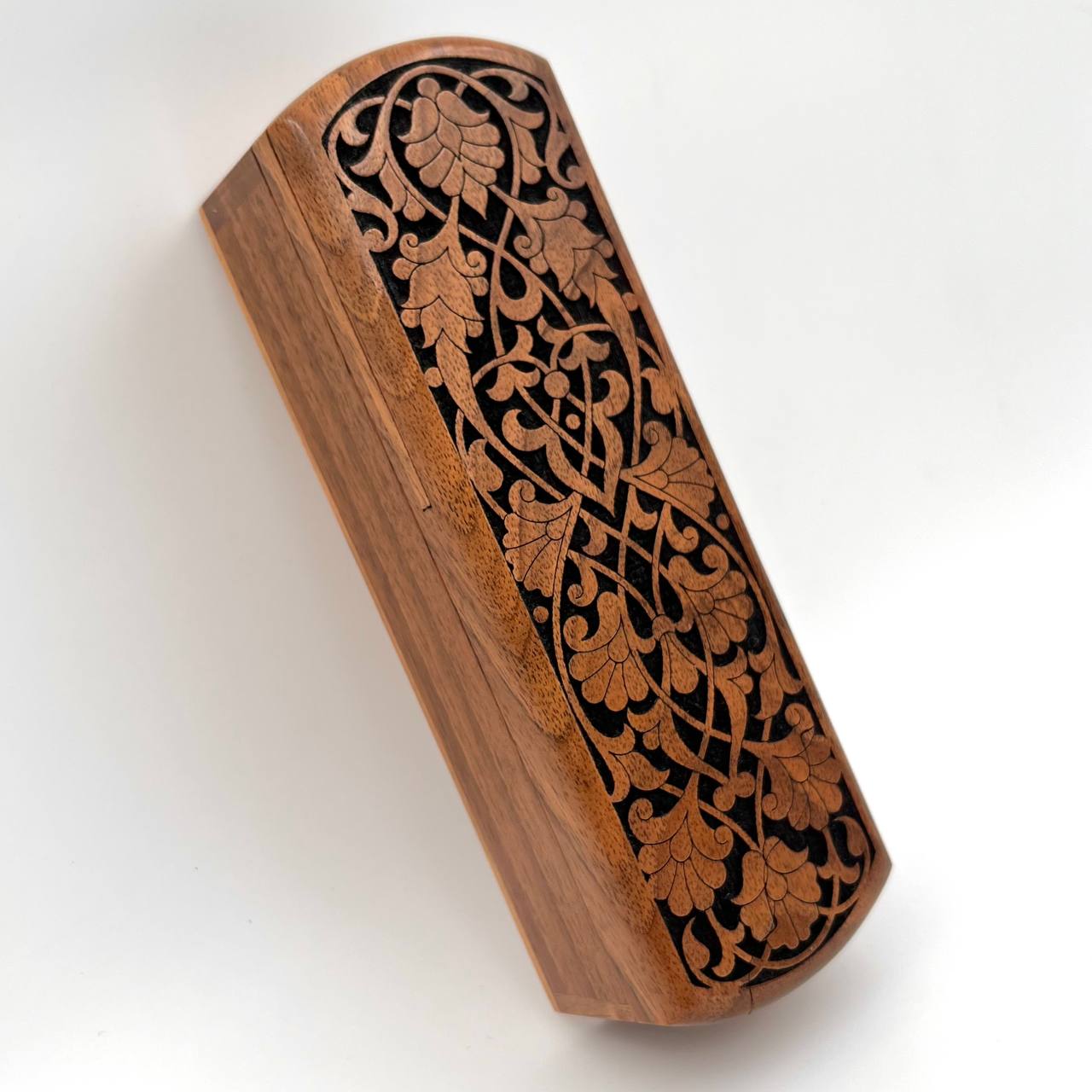 Coffret en bois à motif floral