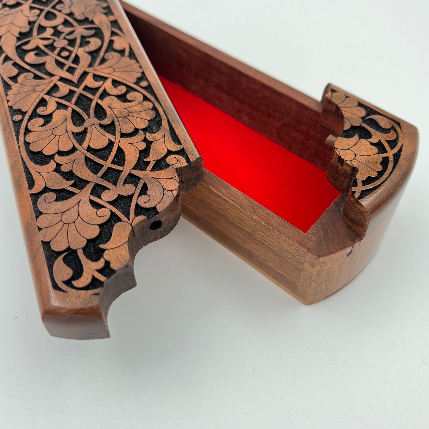 Coffret en bois à motif floral