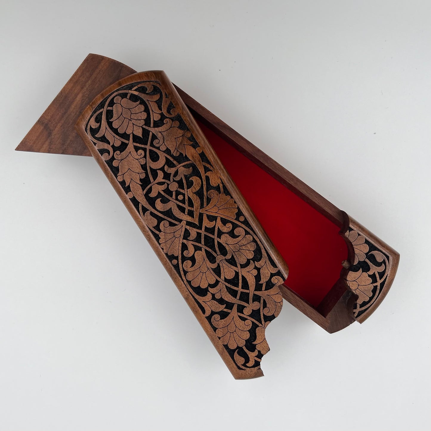 Coffret en bois à motif floral